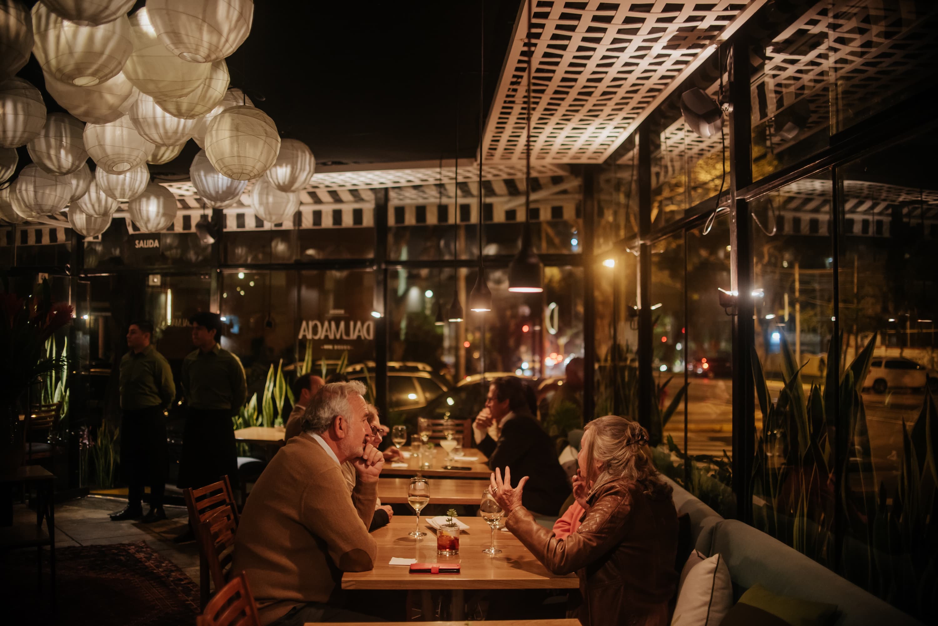 Interior del restaurante Bodega Dalmacia en Miraflores, Lima